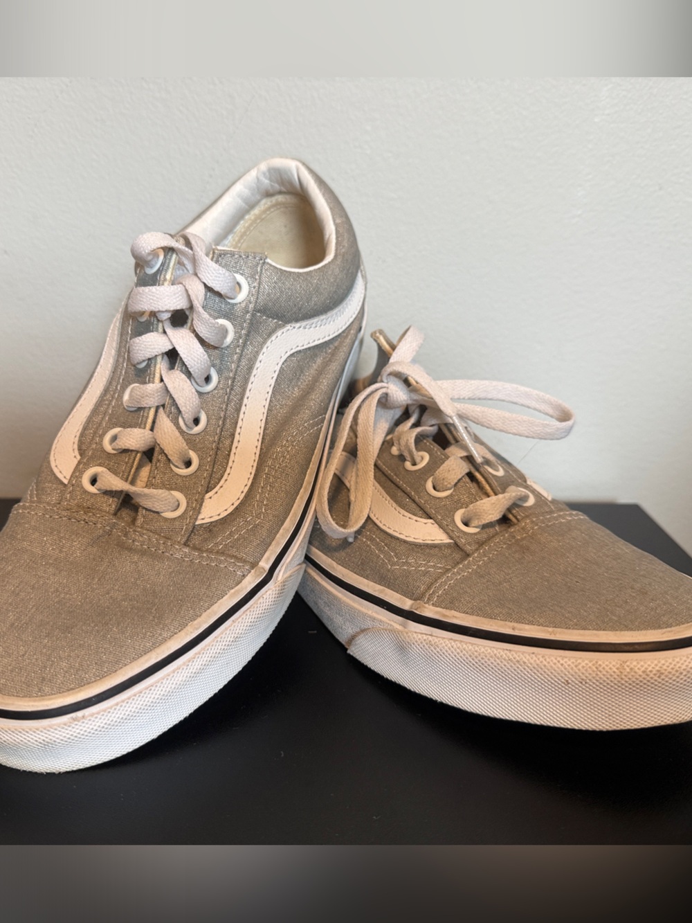 Vans Women's Gray and White Low-Top Sneakers